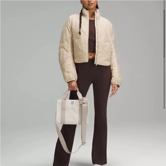 Lululemon Two Tone Canvas Tote Mini Bag 4.5L Mojave Tan/Light Ivory NWT - Picture 7 of 8